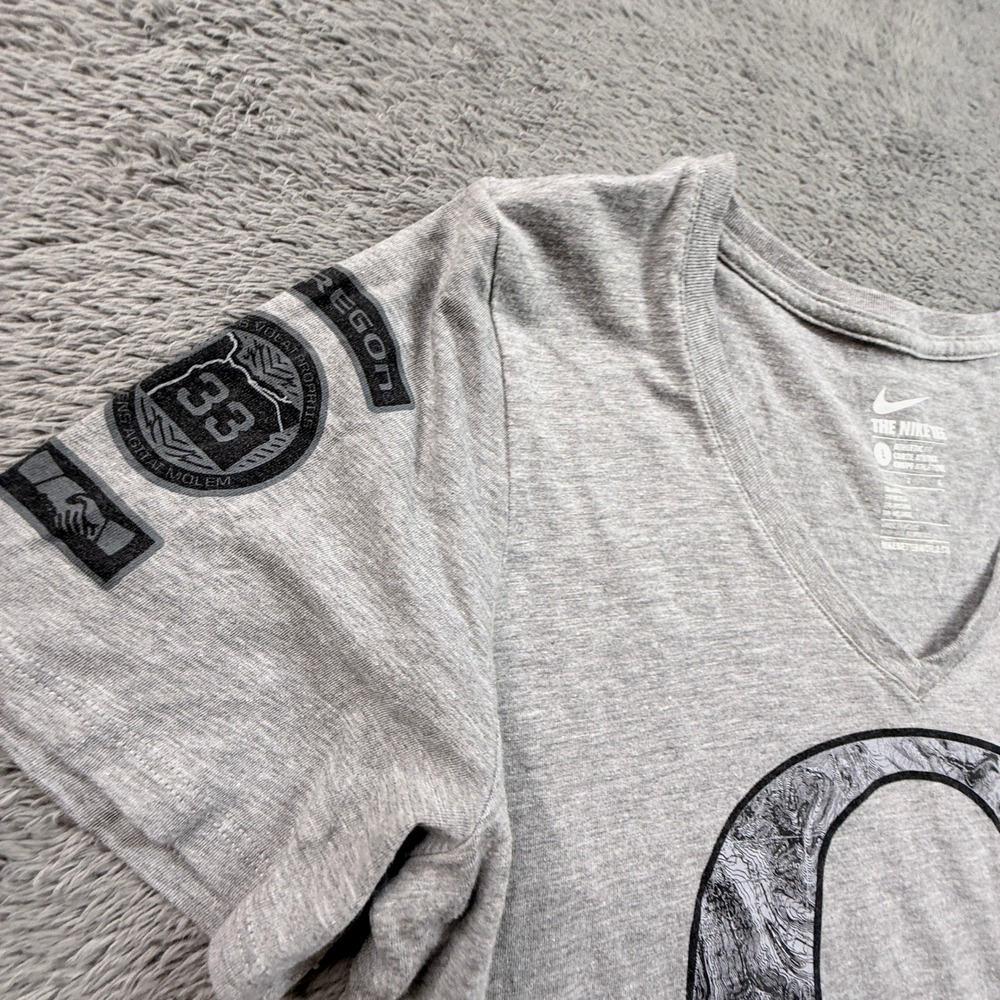 Nike Oregon Ducks V Neck Shirt Womens L Gray Excellent Flag Logo Knit Tee - Picture 2 of 4